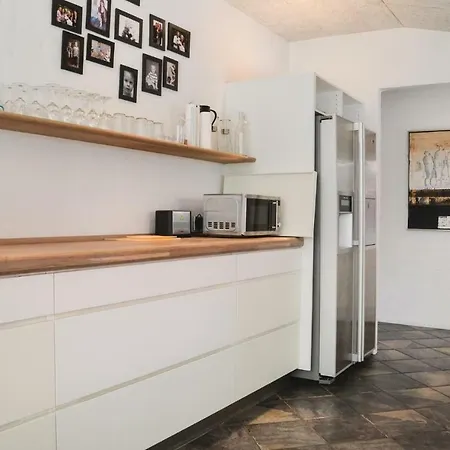 Three-bedroom In Hejnsvig